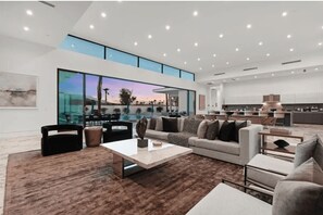 Maison (Multiple Bedrooms) | Intérieur