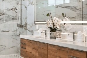 Casa (Multiple Bedrooms) | Parte interna