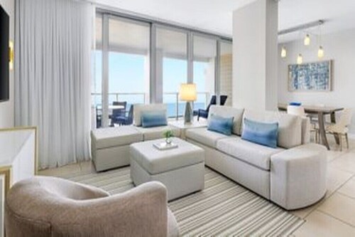 Charming 2-bedroom resort in lovely Marco Island with pool and beach access.