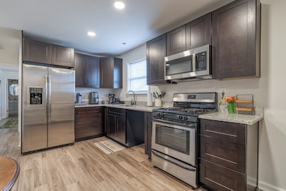 2BD Oasis Near Battery & SixFlags in Austell