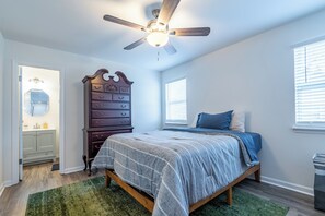 2 bedrooms, iron/ironing board, WiFi, bed sheets