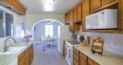 Charming 1-bedroom in a community style house in Prime location