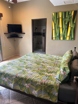 4 bedrooms, iron/ironing board, internet, bed sheets