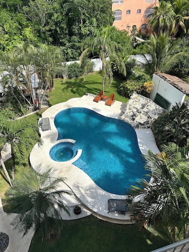 Four Bedrooms and large private pool steps from Paradise Beach
