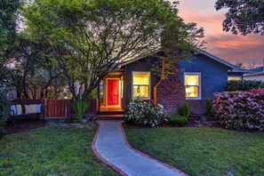 Exterior - Individual 2B1B Suite in PA DT (Palo Alto)