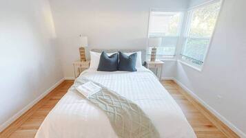 Bügeleisen/Bügelbrett, kostenloses WLAN, Bettwäsche