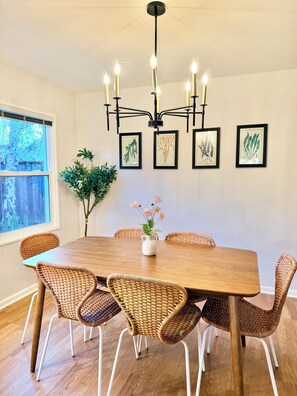 Dining - Individual 2B1B Suite in PA DT (Palo Alto)