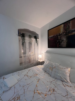 WiFi, bed sheets