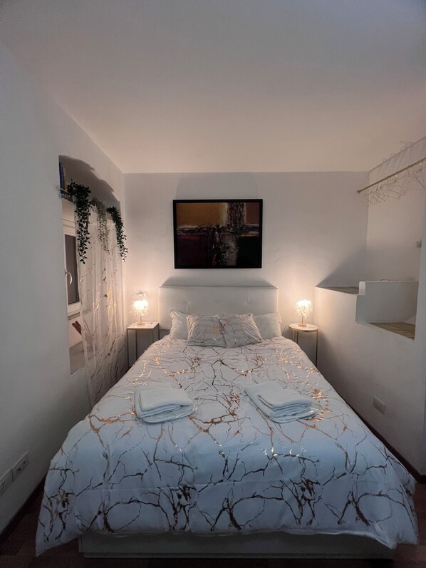 1 bedroom, WiFi, bed sheets