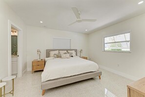 3 bedrooms, iron/ironing board, internet