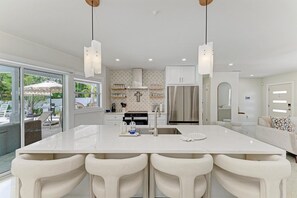 Fridge, microwave, dishwasher, coffee/tea maker - Casa Spoonbill (Bradenton)