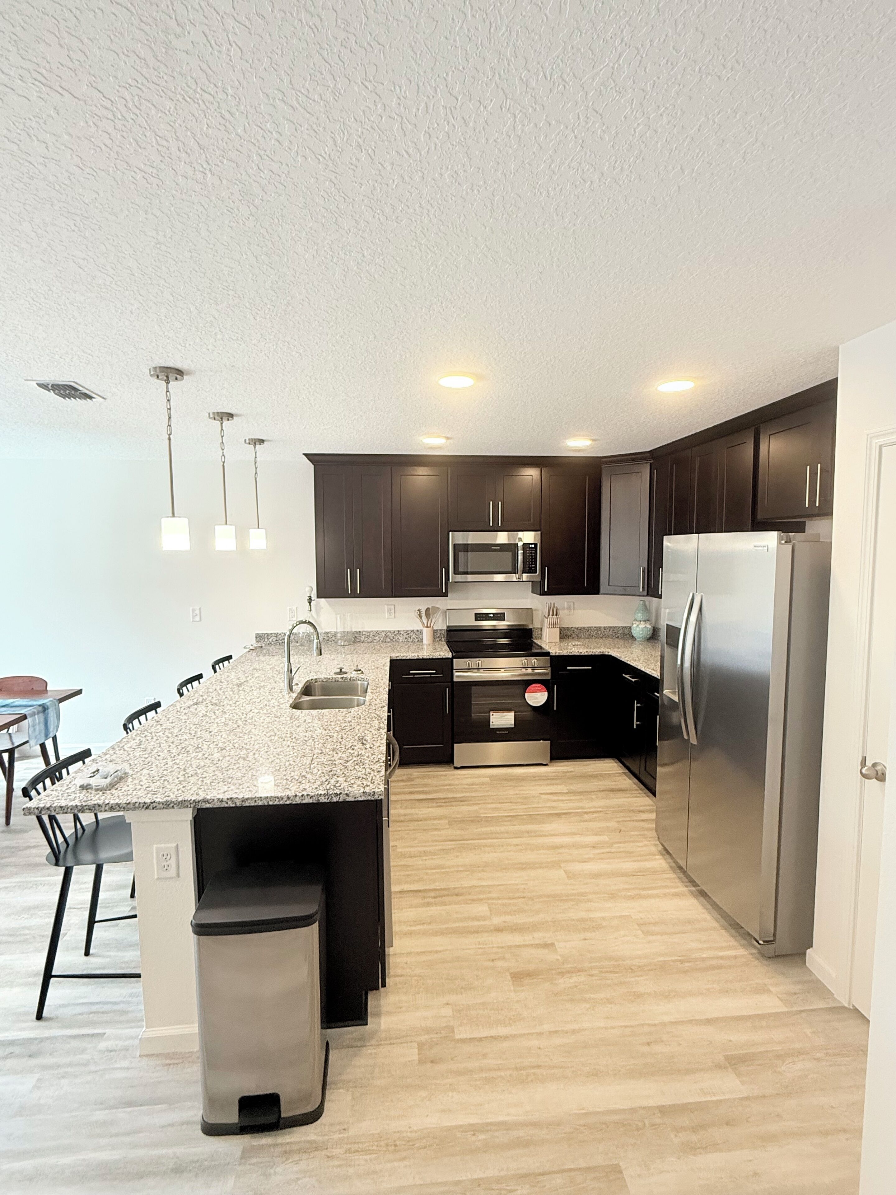 Mikroaaltouuni, uuni, liesi, astianpesukone