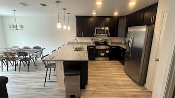 Mikrowelle, Ofen, Herdplatte, Geschirrspüler