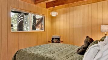 4 bedrooms, iron/ironing board, free WiFi, bed sheets