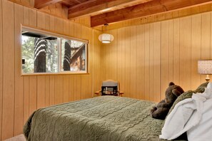 4 bedrooms, iron/ironing board, free WiFi, bed sheets - Slope Side Getaway at Big Bear - Central Duplex Retreat Chalet (Big Bear Lake)