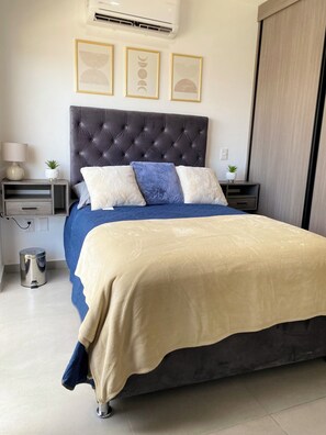 2 bedrooms, iron/ironing board, Internet, bed sheets