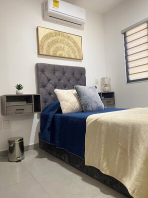 2 bedrooms, iron/ironing board, internet, bed sheets - Vacation rental. Nearby... Commercial Plazas "15 minutes from the beach (Mazatlán)