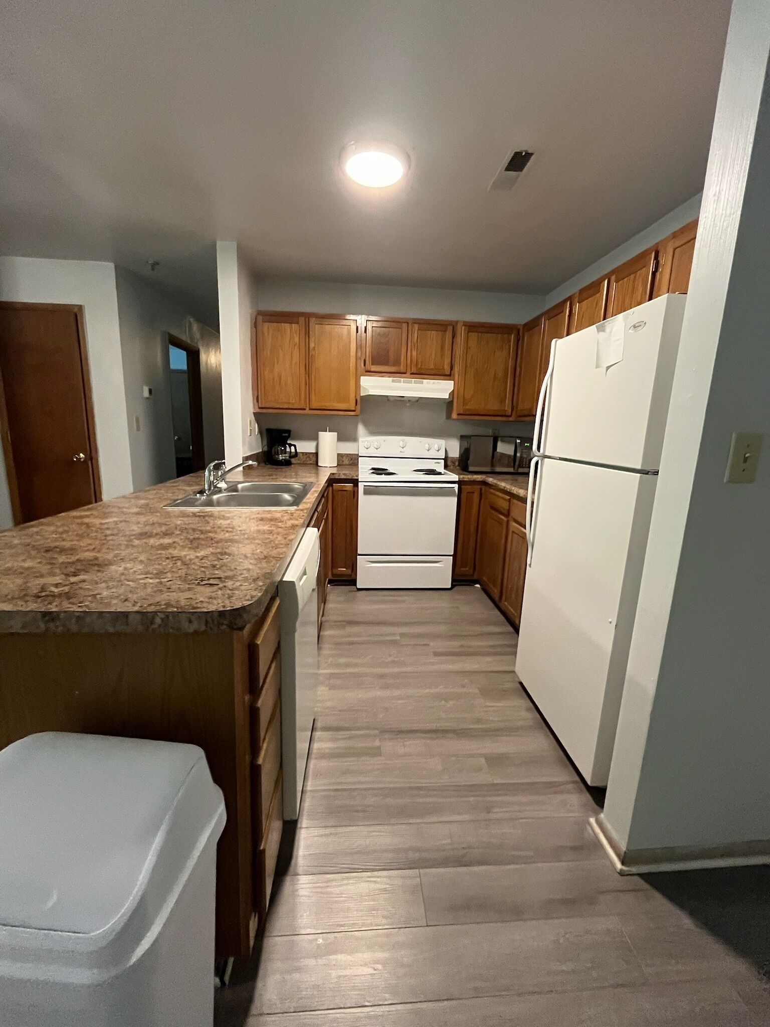 Micro-ondes, four, plaque de cuisson, lave-vaisselle