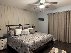 3 عدّة غرف نوم ومكواة/لوح كي وواي فاي وملاءات أسرّة