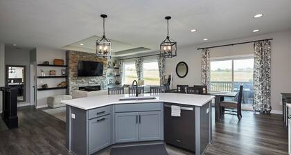 Group Friendly 4 Bed 3 Bath Home Sleeps 12 Close to Sports Complexes