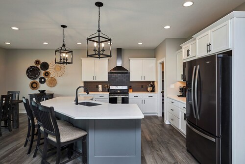 Group Friendly 4 Bed 3 Bath Home Sleeps 12 Close to Sports Complexes