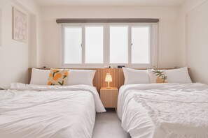 3 bedrooms, iron/ironing board, Internet, bed sheets