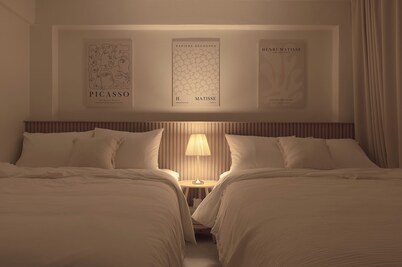 5 minutes to Mangwon Han River Park/ near Mangwon Market/Large family/14people