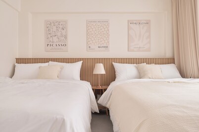 5 minutes to Mangwon Han River Park/ near Mangwon Market/Large family/14people