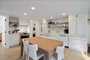 Microonde, forno, piano cottura, lavastoviglie