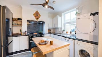 Kühlschrank, Ofen, Herdplatte, Geschirrspüler