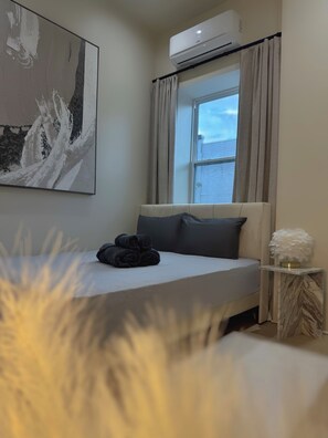 2 habitaciones, tabla de planchar con plancha, internet y ropa de cama 