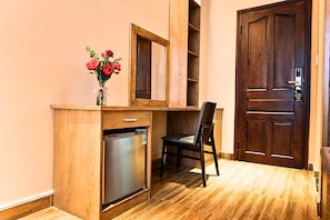 Quarto casal clƔssico, vista para o jardim | Comodidades do quarto