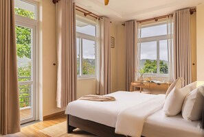 Habitación Deluxe doble, vistas a la colina | Escritorio, espacio para trabajar con un portátil, wifi gratis