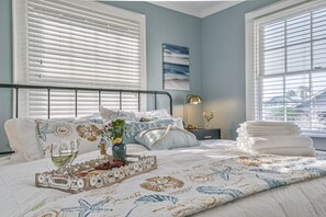 1 多间卧室、办公桌、熨斗/熨衣板、旅行婴儿床