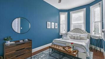 3 bedrooms, desk, iron/ironing board, travel crib