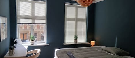 WiFi, bed sheets