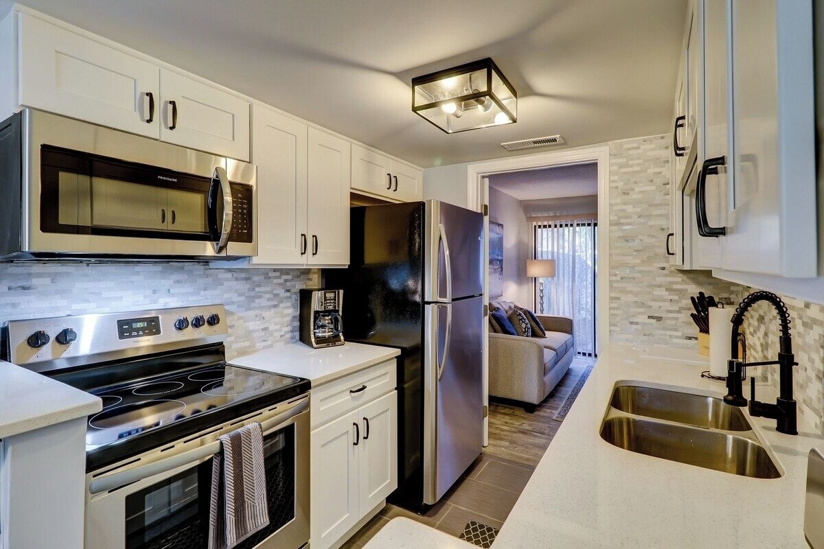 Fridge, microwave, coffee/tea maker, toaster