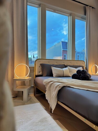 Free Parking • KING bed • Cozy Urban Studio