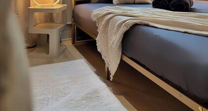 Free Parking • KING bed • Cozy Urban Studio