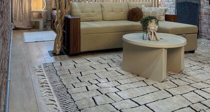 Free Parking • KING bed • Cozy Urban Studio