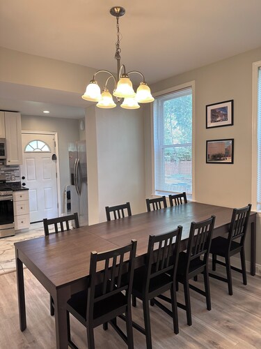 Spacious 4-bedroom retreat house with plenty of parking