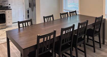 Spacious 4-bedroom retreat house with plenty of parking