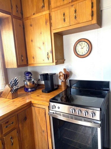 Historic cottage in Stevensville with views of the mission mountains.