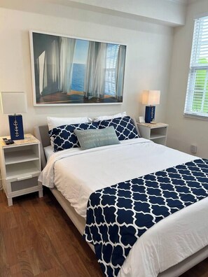 Desk, iron/ironing board, WiFi, bed sheets