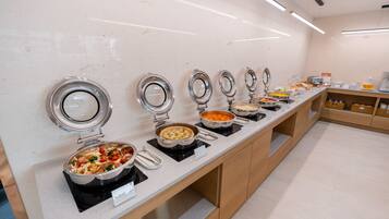 Colazione a pagamento, servita tutte le mattine