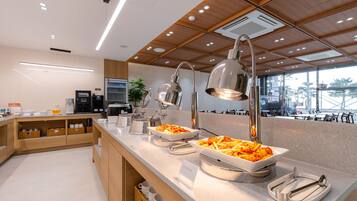 Tägliches Frühstück gegen Gebühr