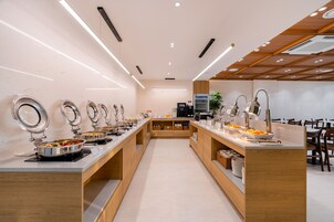 Desayuno todos los días (con cargo)