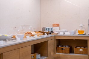 Desayuno todos los días (con cargo) 