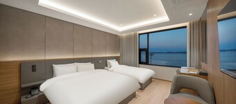 Pohang Yeongildae Beach Hotel