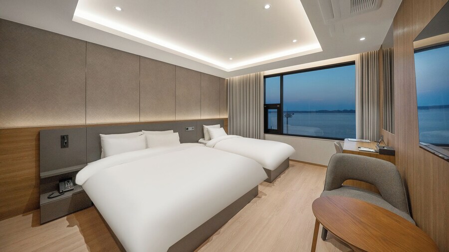 Pohang Yeongildae Beach Hotel